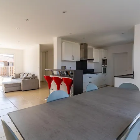 Hébergement de vacances Moderne, Piscine Privative - 8 Pers. - Fr-1-50-209 *